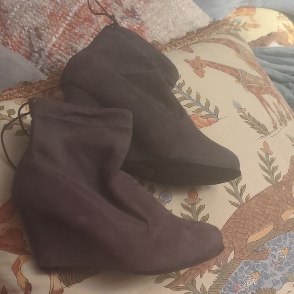 Chic Dark Brown Wedge Boots